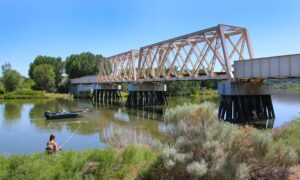 Photo of a railroad bridge crossing the Yakima River in Richland, Washington